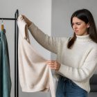 Aufgeladene kleidung entladen: statische aufladung einfach vermeiden